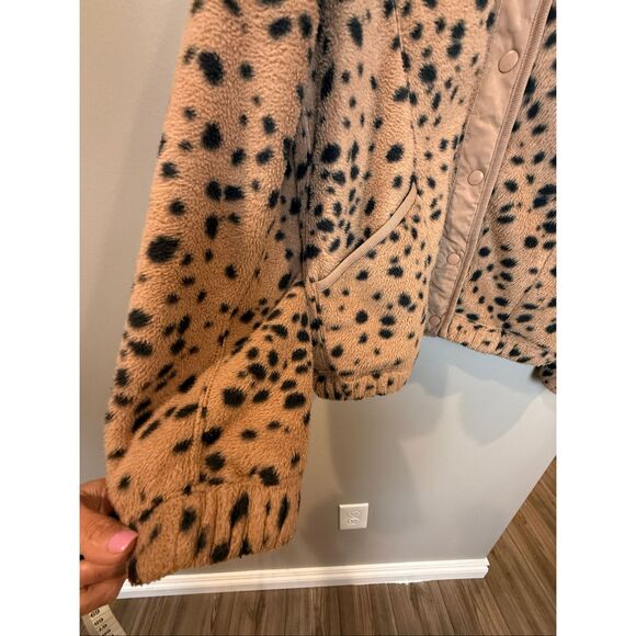 Abercrombie Leopard Fleece Jacket Medium - Picture 4 of 10